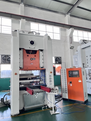 खरीदें LK-T80 Food Container Aluminum Foil Punching Automatic Mitsubishi PLC Making Machine online manufacture