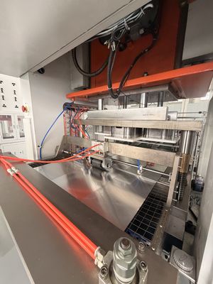 खरीदें एल्यूमीनियम पन्नी कंटेनर बनाने की मशीन डाई कट एसजीएस ढक्कन पीईटी फिल्म लेन online manufacture