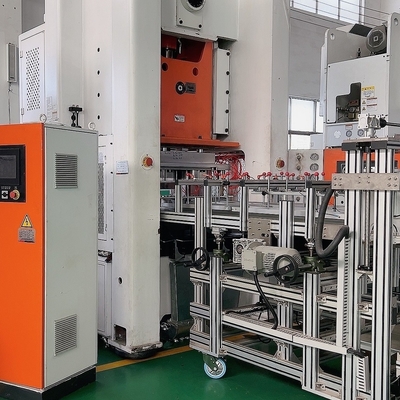 35-70 स्ट्रोक/मिनट एल्यूमीनियम पन्नी प्लेट बनाने की मशीन 26KW कंप्रेसर शक्ति और 10 वर्ष से अधिक सेवा जीवन के साथ