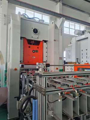 LK-T80 खाद्य कंटेनर पंचिंग मशीन त्वरित मोल्ड परिवर्तन के साथ, 15 मिनट में एक ऑपरेटर द्वारा स्विच