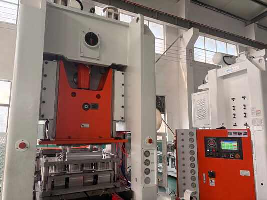 एल्यूमीनियम पन्नी कंटेनर बनाने की मशीन पुनर्नवीनीकरण सामग्री आयताकार भोजन बेकिंग स्ट्रिप केक के लिए