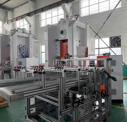 LK-T80 ले जाने के लिए खाद्य पैकेजिंग डिस्पोजेबल एल्यूमीनियम पन्नी कंटेनर 3 खोखले पन्नी पैन मशीन